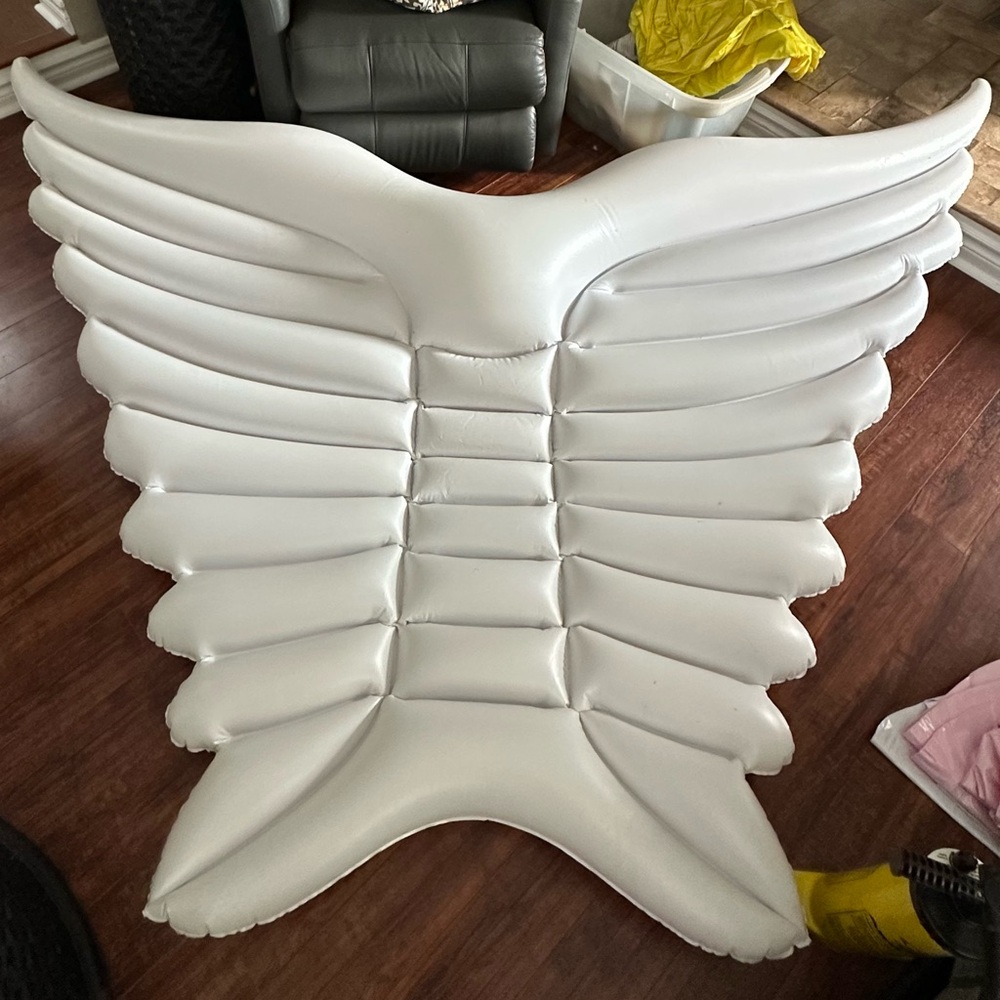 Giant Angel Wings Pool Float - Picture 5 of 9
